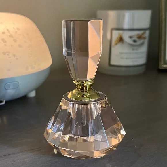 Alice-Aliya Vintage Perfume Bottle - Picture 3 of 4